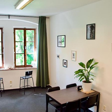 Elephants Apartments บราติสลาวา ภายนอก รูปภาพ