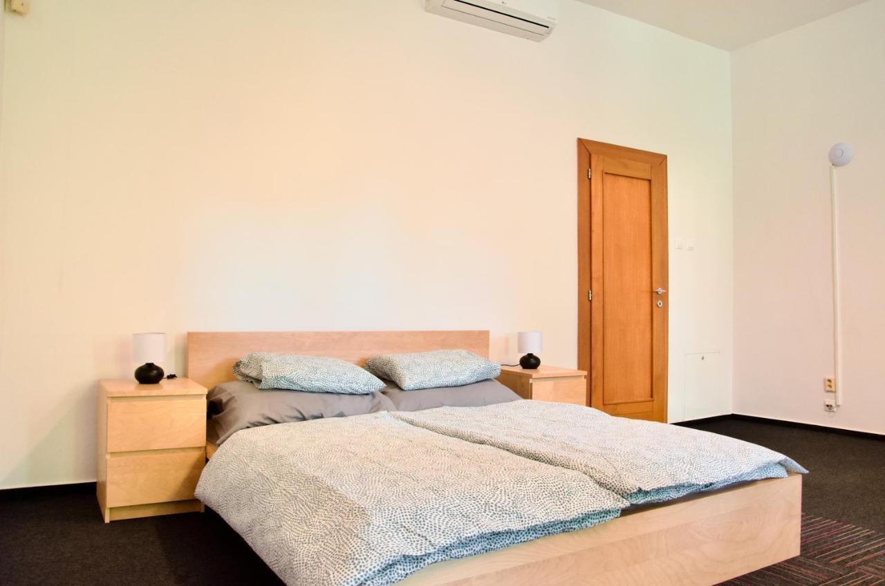 Elephants Apartments บราติสลาวา ภายนอก รูปภาพ